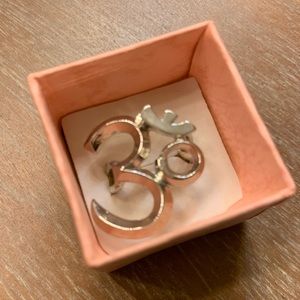 OM ring (Yoga)